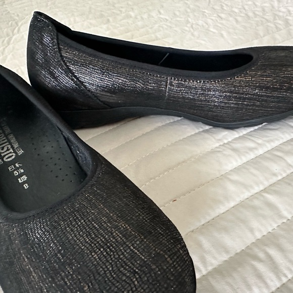 Mephisto Women's Shimmering Black Flats - Picture 3 of 8